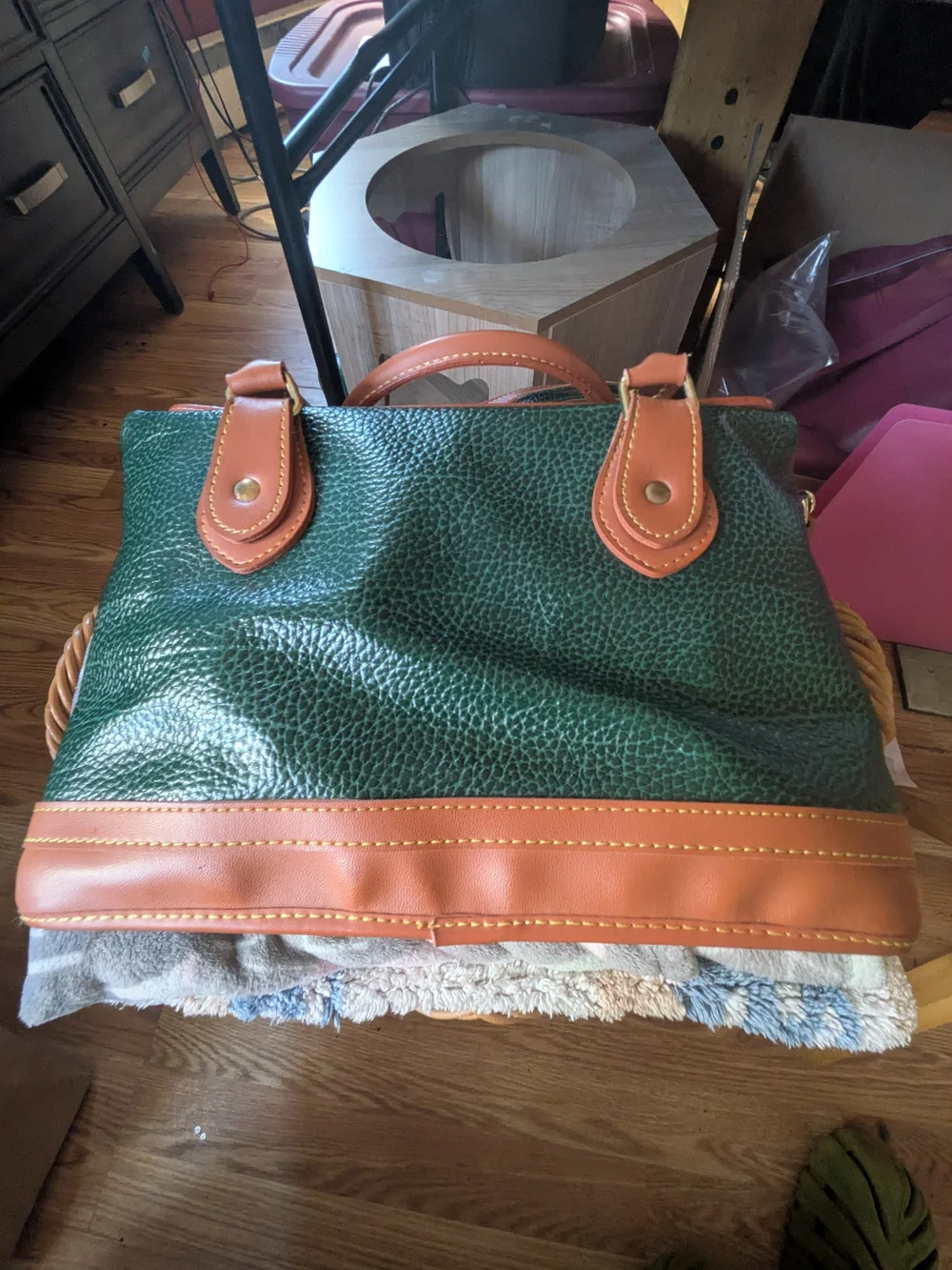 Carina Int structured green